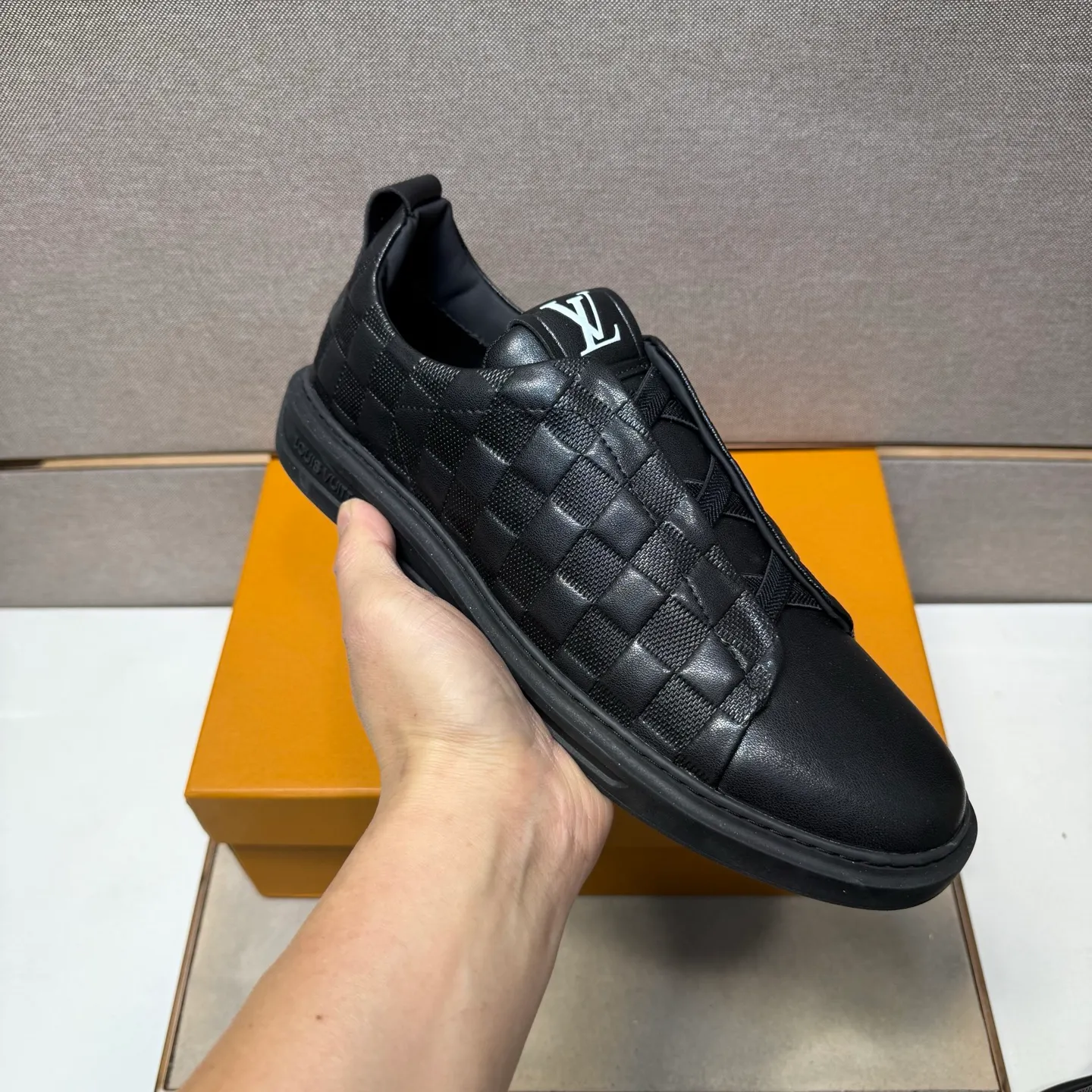 ⬛️Men's shoes 💰p442【LV～】Men's casual shoes 2025z cabinet sales simultaneously 🔶Size: 38-44#️⃣ 🔷2 colors🔜The upper is made of multi-material splicing➕Genuine leather lining, comfortable and breathable, sole: original comfortable and wear-resistant outsole, ⚠️Real shot📱Photographed🎬The real thing is better📢📢📢